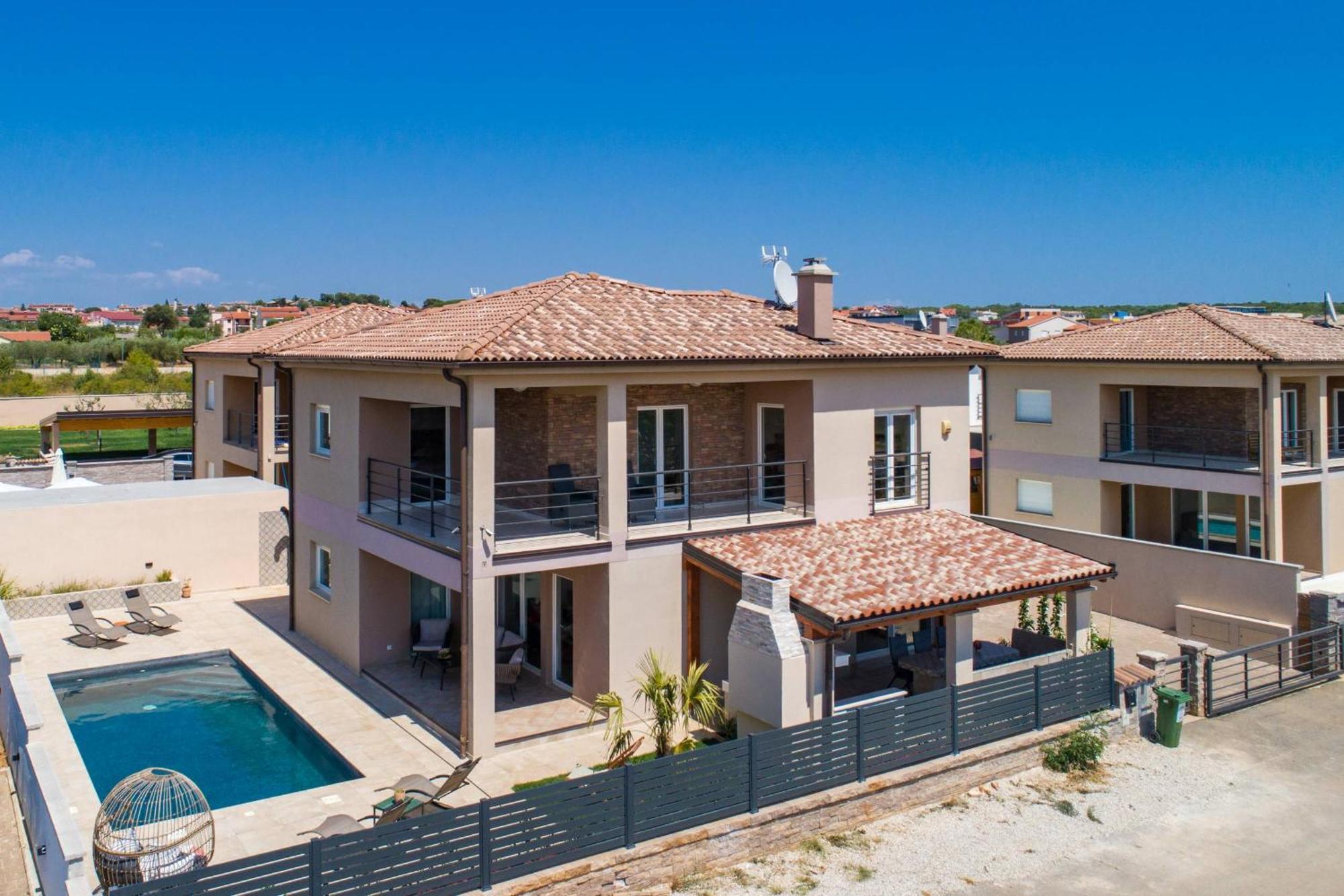 Villa Brionika Mit Pool Vodnjan Exterior photo