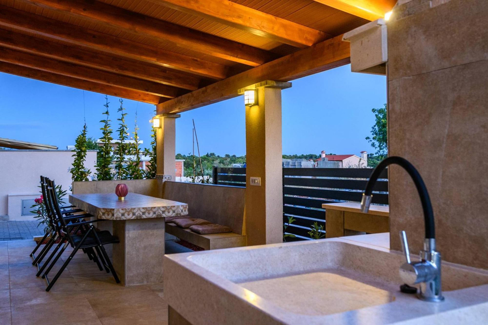 Villa Brionika Mit Pool Vodnjan Exterior photo