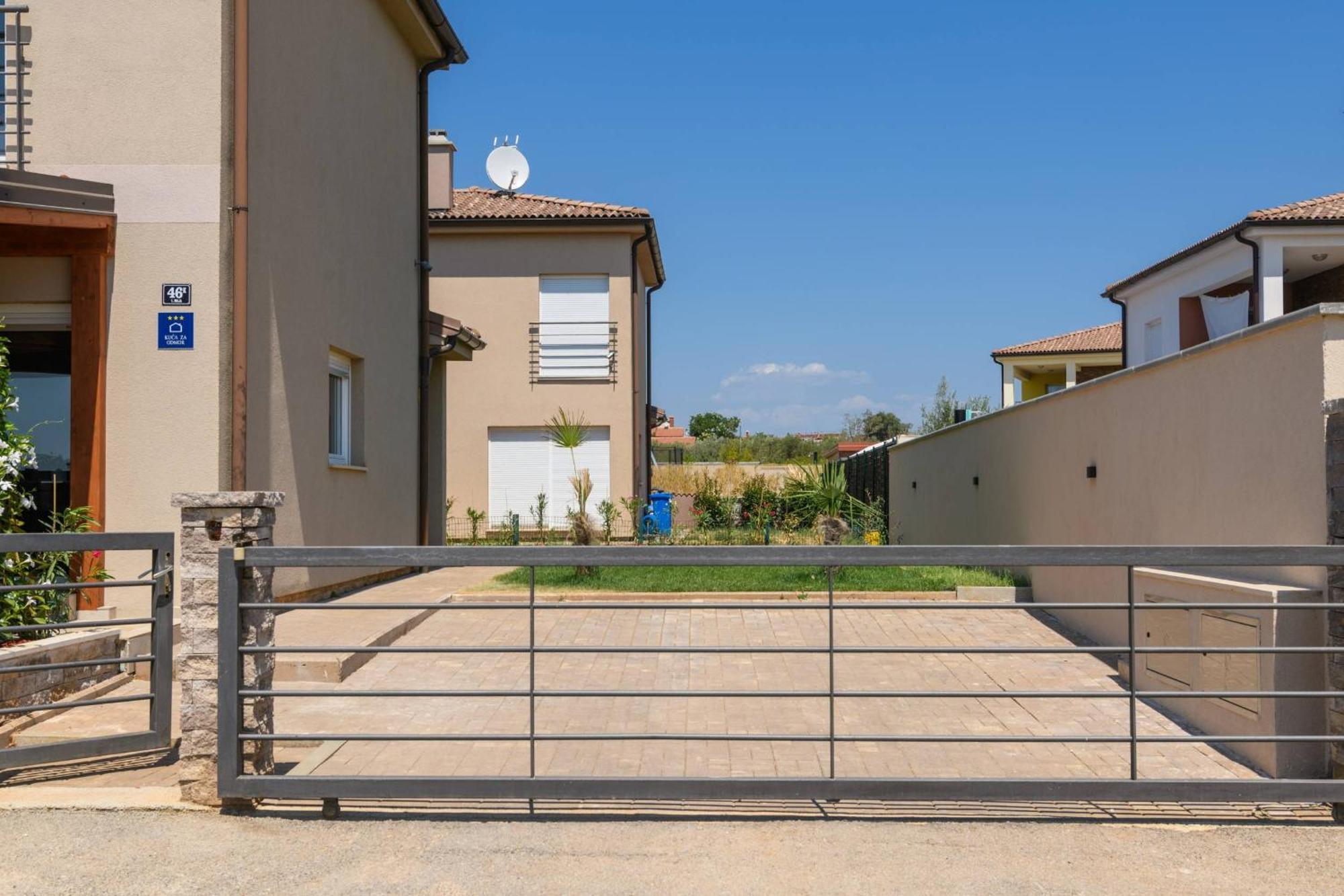 Villa Brionika Mit Pool Vodnjan Exterior photo